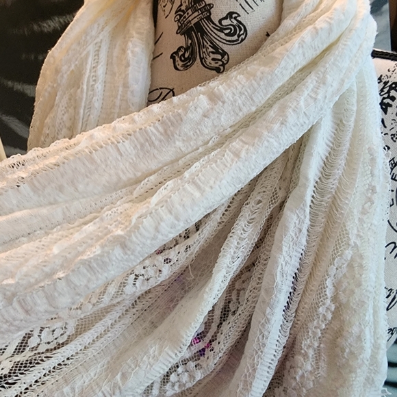 White Lacey Wide Wrap/Scarf - Picture 2 of 4